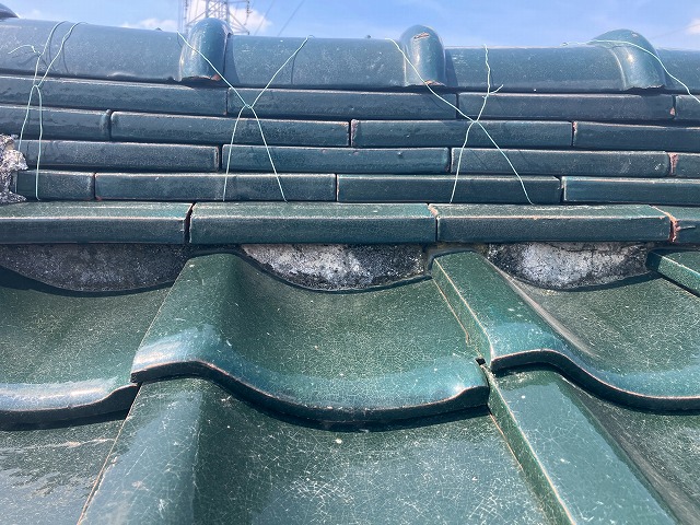 棟の漆喰が劣化